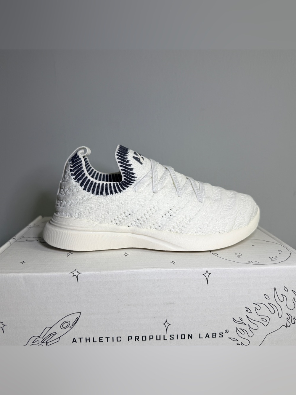 APL TechLoom Wave Kids Shoes Size 10 Ivory/Iron Ribbed – Brand New in Box - Picture 9 of 14